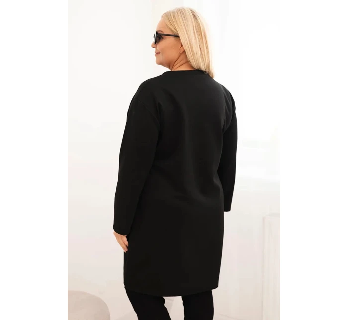 Dámské šaty Plus Size model 21439134 s kapsou a rukávem 3/4 černá - K-Fashion Dámské šaty Plus Size model 21439134 s kapsou a rukávem 3/4 černá - K-Fashion