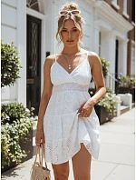 Biele bavlnené šaty s výšivkou na ramienkach FashionStreet EY2671