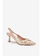 Dámské sandály na podpatku s a přezkou Zlaté model 22027843 - Boto