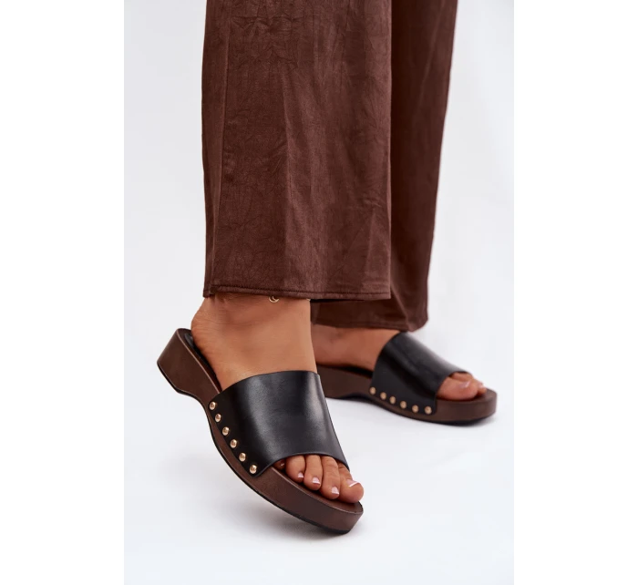 Dámské pantofle se zlatými nýty černé Terissa