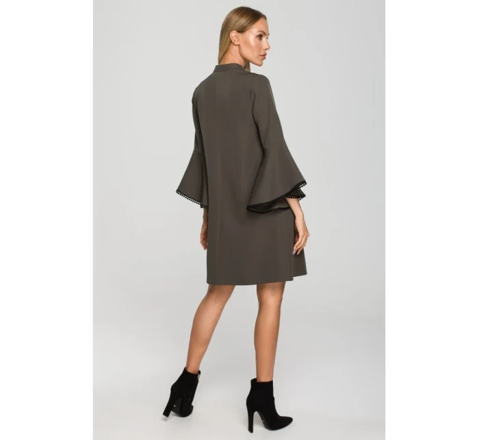 Šaty áčkového střihu s rukávy khaki barva model 18004271 - Moe Šaty áčkového střihu s rukávy khaki barva model 18004271 - Moe