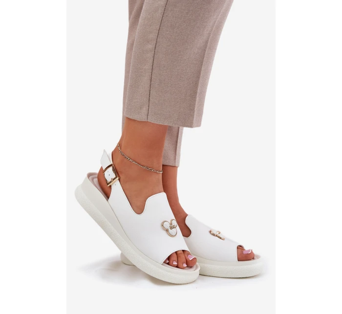 Dámské kožené sandály s ozdobou model 21695456 bílé - VINCEZA