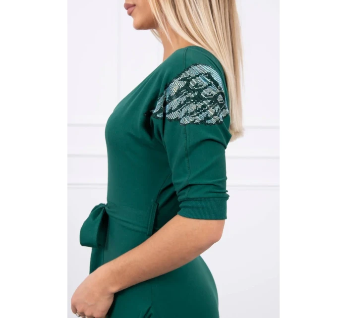 Šaty s krídlami na ramenách zelené Šaty s krídlami na ramenách zelené