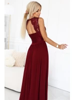 Dlouhé šaty s krajkovým výstřihem a rozparkem na nohou bordó model 21290321 - numoco