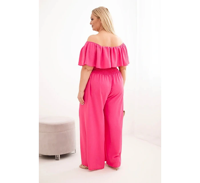 Dámský overal plus size s odhalenými model 22092408 volánem a širokými nohavicemi růžový - K-Fashion Dámský overal plus size s odhalenými model 22092408 volánem a širokými nohavicemi růžový - K-Fashion