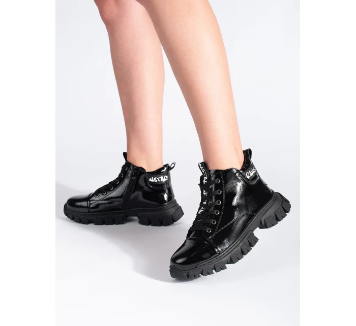 Trendy černé kotníčkové boty dámské na plochém podpatku Trendy černé kotníčkové boty dámské na plochém podpatku