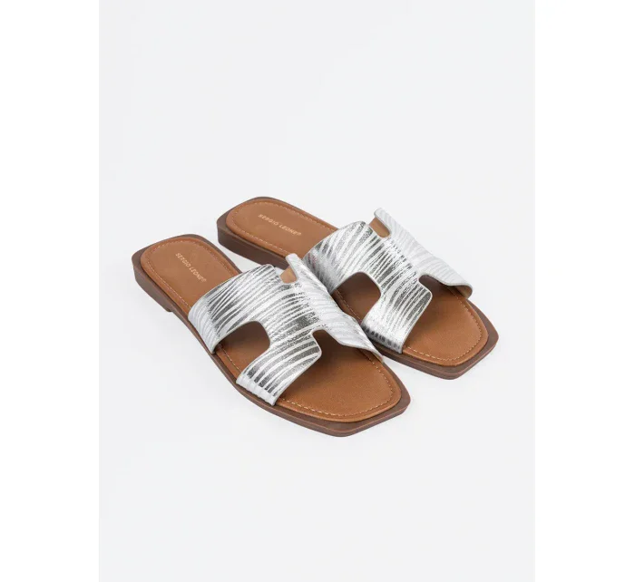 Módne strieborné dámske ponožky s plochým podpätkom