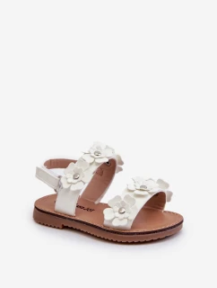 Lakované dětské sandálky zdobené květy Bílé model 21663882 - Boto