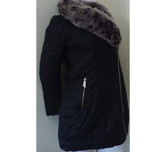 Dámska zimná bunda s kožušinou LD-5520 čierna - Goodlooking