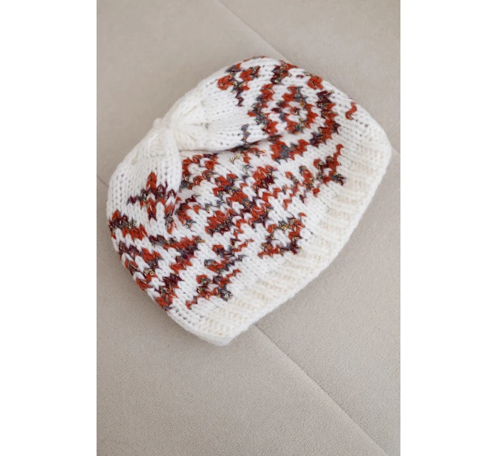 Dámska zimná čiapka s farebnými vzormi a hrubým úpletom K353 white+rust