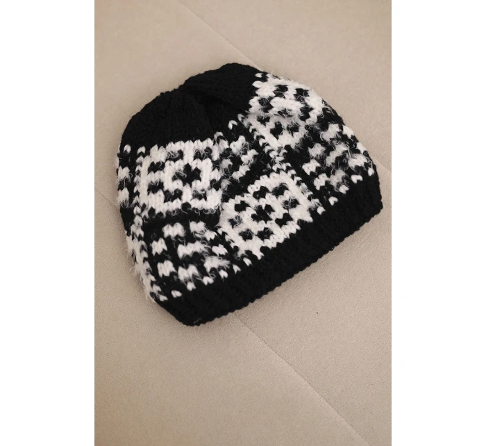 Dámska zimná čiapka s farebnou priadzou a hrubým okrajom K355 black+white