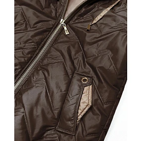 Dámska prešívaná bunda s kapucňou Goodlookin v čokoládovej farbe (B8596-14) Dámska prešívaná bunda s kapucňou Goodlookin v čokoládovej farbe (B8596-14)