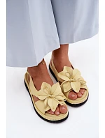 Kožené dámské sandály s ozdobným květem Vinceza 66917 Žluté