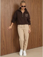 Spodnie damskie bawełniane dresowe beżowe model 22554603 - FashionStreet Spodnie damskie bawełniane dresowe beżowe model 22554603 - FashionStreet