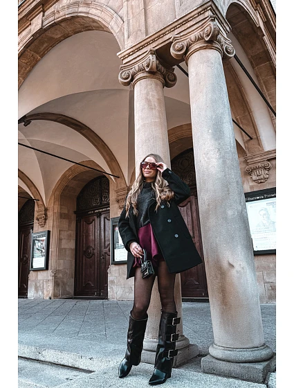 Dámske čižmy s ohrnutým lemom D8262 Sarisse čierne – Sweet Shoes Dámske čižmy s ohrnutým lemom D8262 Sarisse čierne – Sweet Shoes