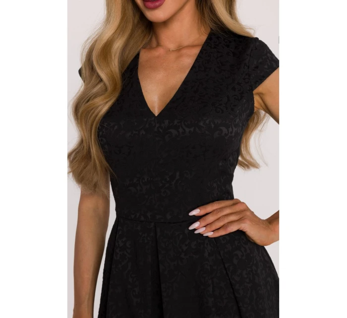 M892 Priliehavé šaty so skladanými záhybmi - čierne M892 Priliehavé šaty so skladanými záhybmi - čierne