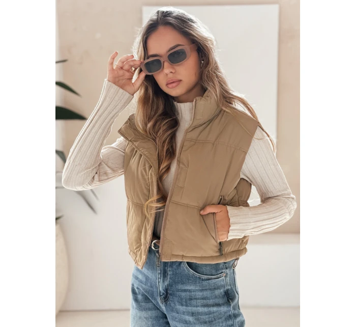 Dámská prošívaná tmavě béžová vesta Dstreet model 21991832 - FashionStreet Dámská prošívaná tmavě béžová vesta Dstreet model 21991832 - FashionStreet