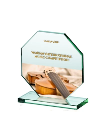 Sklenená trofej s farebnou potlačou LuxorJet, gravírovaná a naplnená atramentom