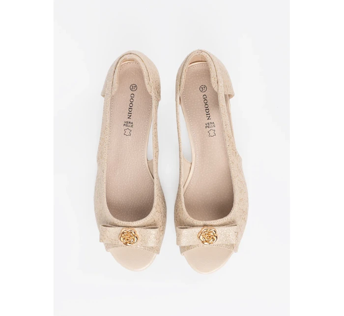 Praktické zlaté dámske topánky Obcas Praktické zlaté dámske topánky Obcas