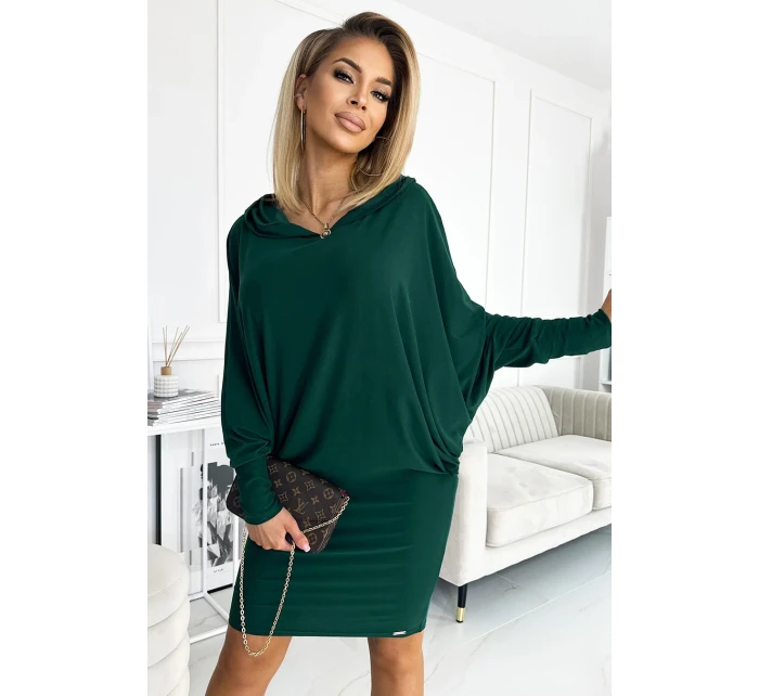 Dámske netopierie šaty vo fľaškovo zelenej farbe s kapucňou 400-1