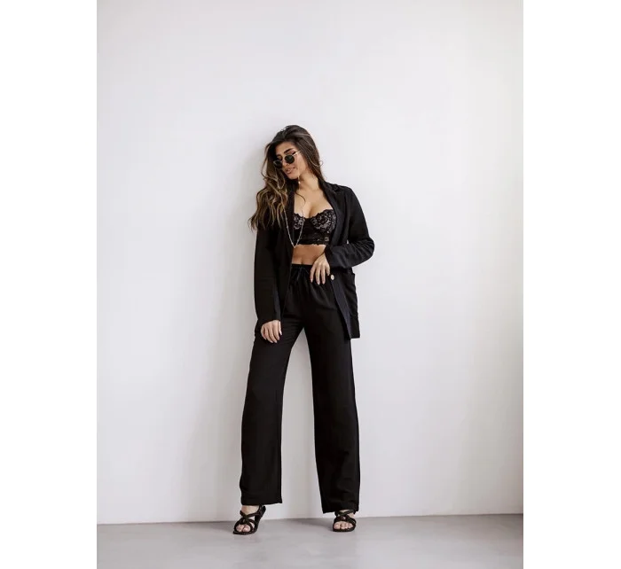 Čierny dámsky oblek s plátnom (VE48) Čierny dámsky oblek s plátnom (VE48)