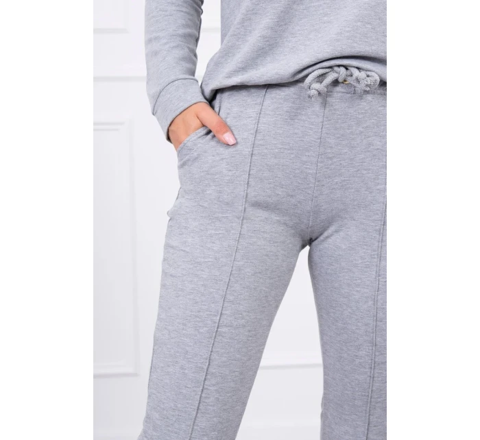 Šedá tepláková souprava Šedá tepláková souprava