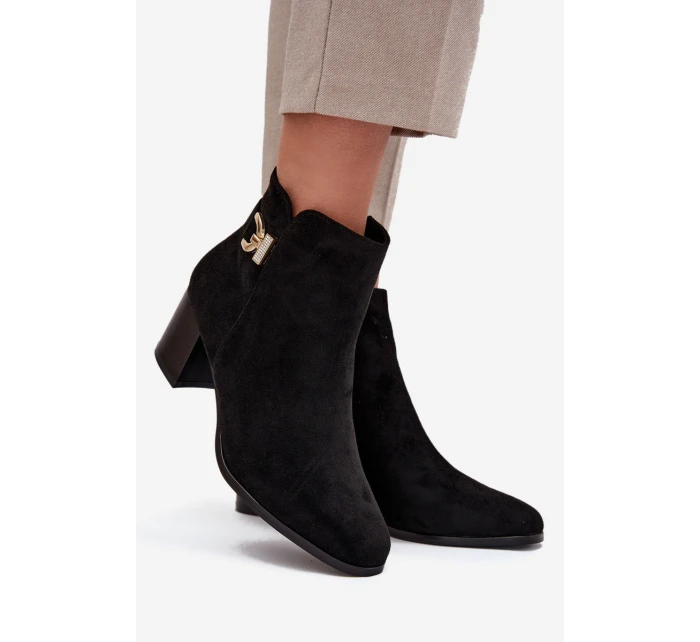 Zateplené dámské kotníkové boty na podpatku se zlatým detailem černé model 21708221 - Boto Zateplené dámské kotníkové boty na podpatku se zlatým detailem černé model 21708221 - Boto