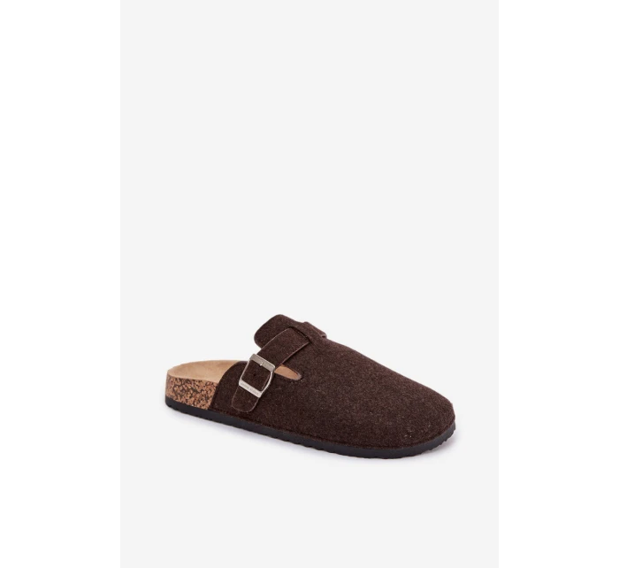 Pánské pantofle s přezkou čokoládové model 21794104 - Boto Pánské pantofle s přezkou čokoládové model 21794104 - Boto