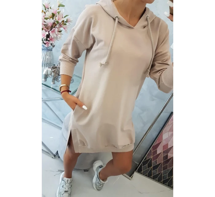 Šaty s kapucňou a dlhším chrbtom béžové Šaty s kapucňou a dlhším chrbtom béžové