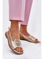 Dámské sandály na plochém podpatku s ozdobou model 21698206 zlaté - S.Barski Dámské sandály na plochém podpatku s ozdobou model 21698206 zlaté - S.Barski