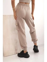 Dámské bavlněné cargo kalhoty s kapsami a řetízkem béžové Dámské bavlněné cargo kalhoty s kapsami a řetízkem béžové