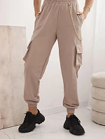 Dámske bavlnené cargo nohavice s vreckami a retiazkou béžovej farby