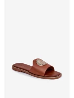 Eko kožené pantofle na plochém podpatku s ozdobou Camel model 21685602 - Boto