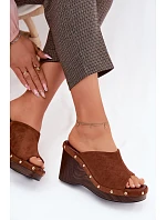 Dámské sandály na platformě z imitace semiše zlaté Camel model 22125747 - Boto