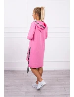 Svetloružové šaty s kapucňou a potlačou Svetloružové šaty s kapucňou a potlačou