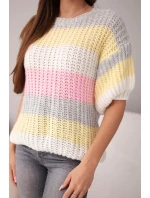 Dámsky sveter s čipkovým vzorom vo farebných pruhoch s krátkymi rukávmi sivý
