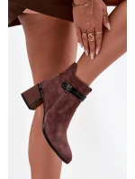 Semišové kožené dámské kotníkové boty na sloupku s ozdobným páskem zateplené model 21715538 Hnědé - D&A