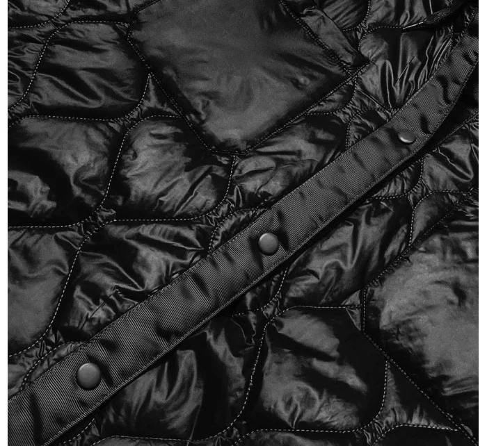 Černá prošívaná dámská oversize bunda s kapucí model 20471205 - Ann Gissy Černá prošívaná dámská oversize bunda s kapucí model 20471205 - Ann Gissy