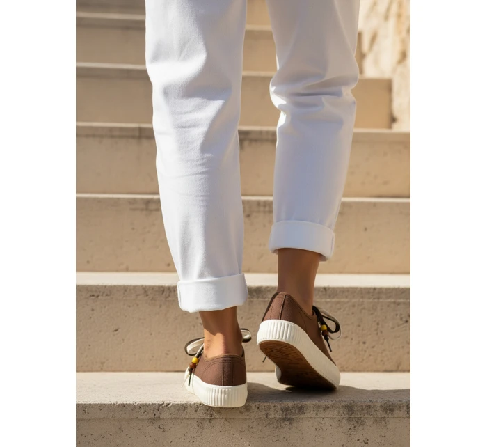 Dámske tenisky s ozdobnými korálkami cappuccino FashionStreet ZY1404