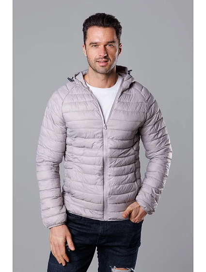 Světle šedá prošívaná pánská bunda s kapucí model 18345064 - J.STYLE Světle šedá prošívaná pánská bunda s kapucí model 18345064 - J.STYLE
