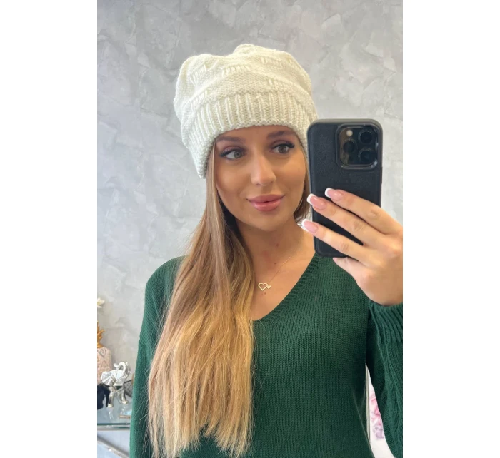 Dámská čepice ecru model 18752365 - K-Fashion Dámská čepice ecru model 18752365 - K-Fashion