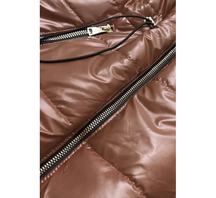 Lesklá vesta v karamelovej farbe s kapucňou (B8130-14)