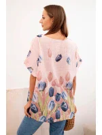Dámske bavlnené tričko s kvetinovým vzorom púdrovo ružovej farby