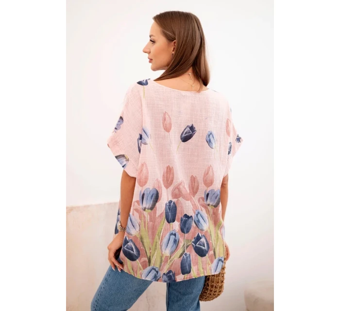 Dámske bavlnené tričko s kvetinovým vzorom púdrovo ružovej farby