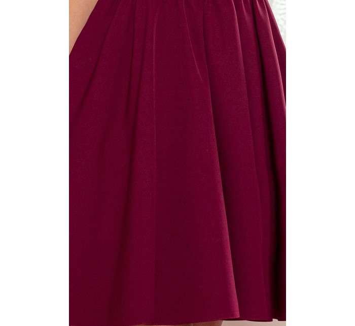 POLA - Dámske šaty vo vínovej bordovej farbe s volánikmi vo výstrihu 307-3