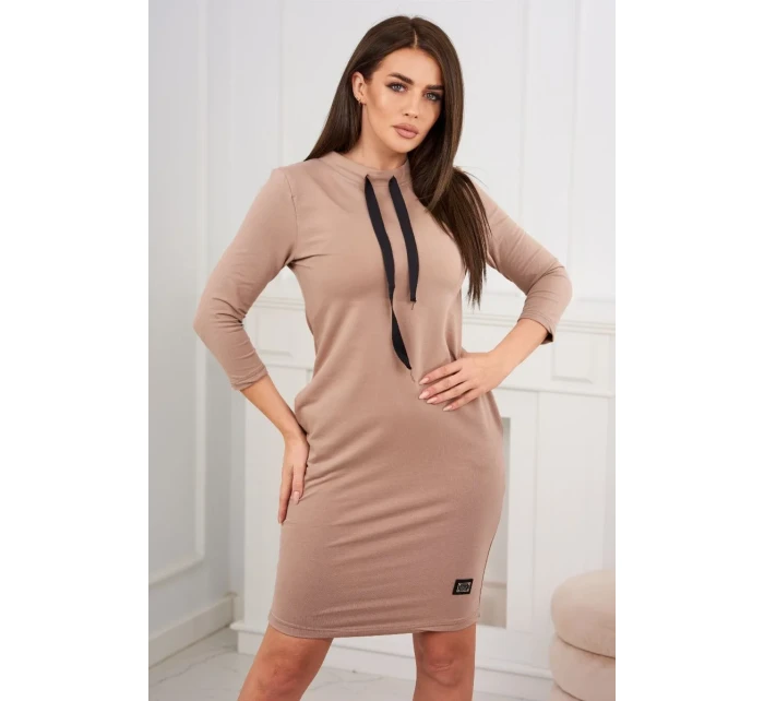 Šaty viazané pri krku tmavo béžová