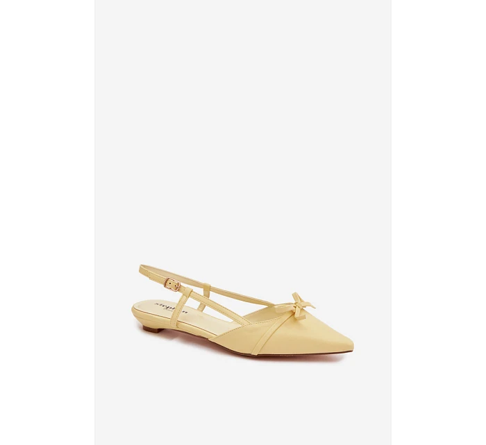 Dámské sandály z umělé kůže na nízkém podpatku model 22107051 - Boto Dámské sandály z umělé kůže na nízkém podpatku model 22107051 - Boto