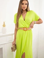 Dlhé šaty s ozdobným pásom neónovo zelenej farby