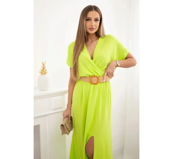 Dlhé šaty s ozdobným pásom neónovo zelenej farby