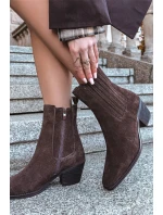 Semišové dámské boty na podpatku zateplené hnědé model 21747763 - Boto